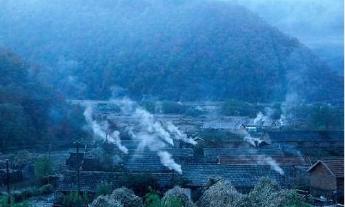 肥沃炊烟袅袅依山傍水写话-肥沃炊烟袅袅依山傍水造句乡村